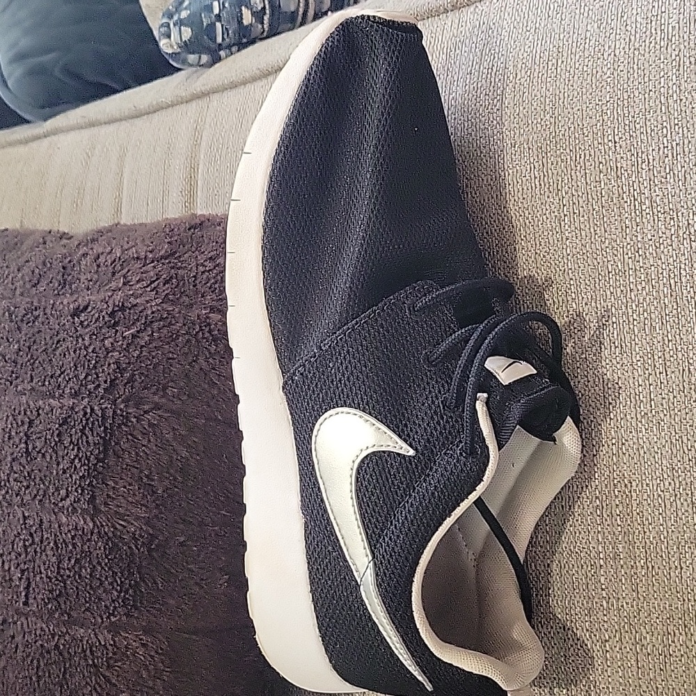 Nike black sneakers